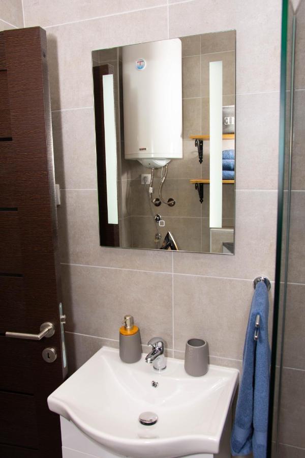 Laura Apartment Novi Sad Esterno foto